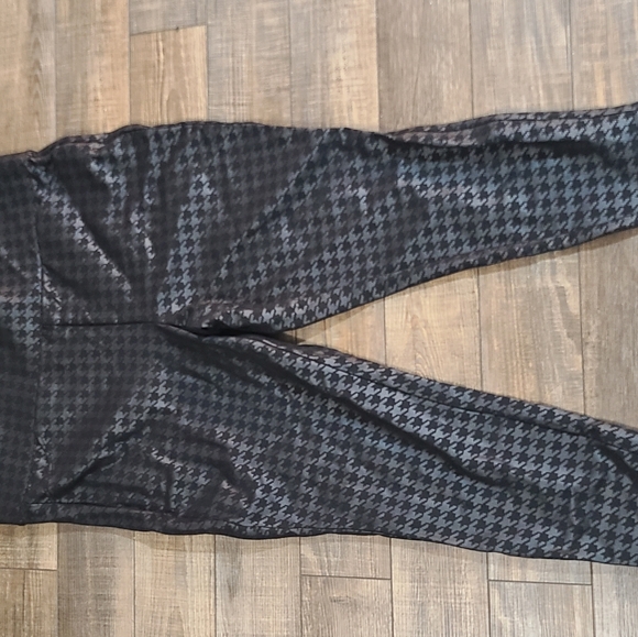 Torrid Studio Pixie Luxe Ponte Skinny Pant-Black oversized houndstooth - 3 Tall - Picture 13 of 16